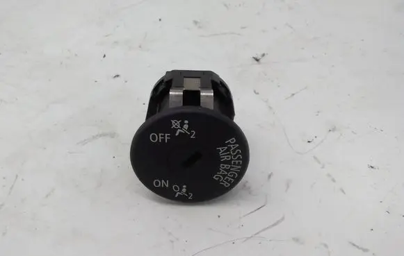 BMW 1 E82 E88 Passenger airbag on/off switch 6131 9196886