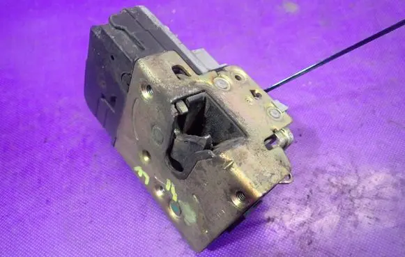 Peugeot 206 CC Front door lock