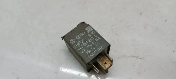 Audi A6 S6 C4 4A Other relay 443951253L