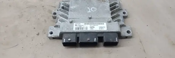 Ford Fiesta Engine control unit/module 8V2112A650ADA EMS2102 S180047025A
