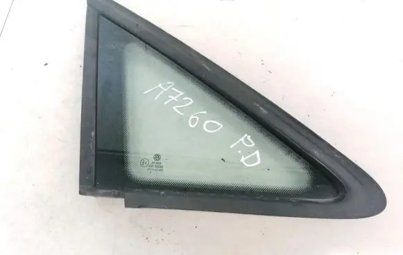 Volkswagen Touran I Front triangle window/glass 
