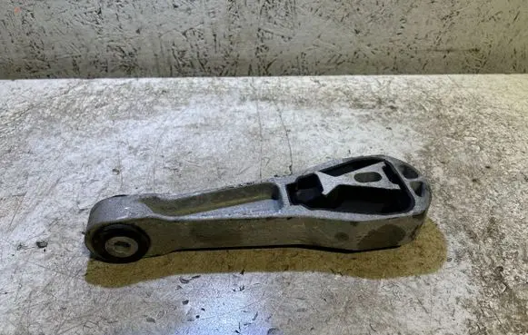 Volvo V40 Engine mount bracket 326F07