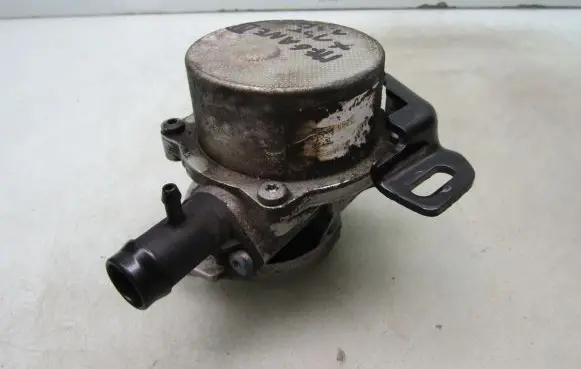 Renault Megane III Vacuum pump
