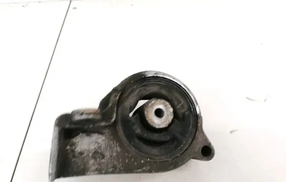 Nissan Almera Tino Engine mount bracket