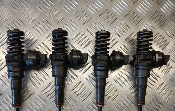 Seat Leon (1P) Fuel injectors set 038130073BN 0414720313
