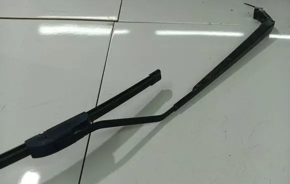 Toyota Corolla Verso AR10 Front wiper blade arm 
