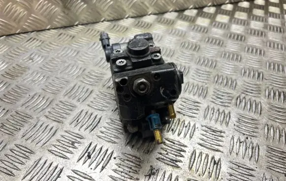 Opel Corsa D Fuel injection high pressure pump 0445010157