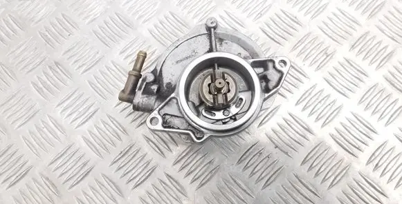 Audi A4 S4 B8 8K Vacuum pump 057145100AF
