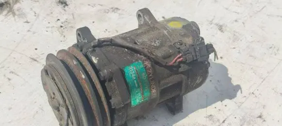 Volkswagen PASSAT B4 Air conditioning (A/C) compressor (pump) 357820803P 0936006224