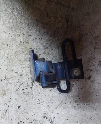 Volkswagen PASSAT B6 Front door lower hinge 13F5