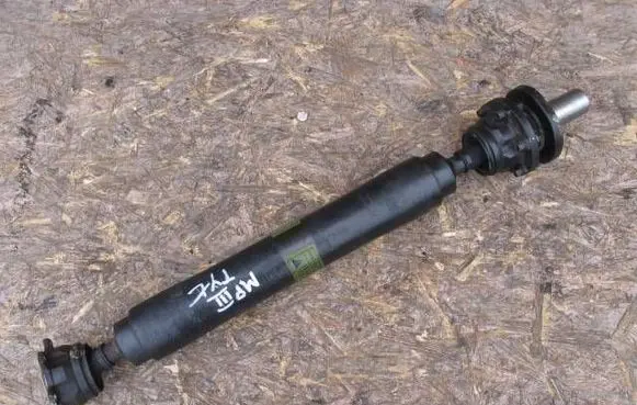 Mitsubishi Pajero Rear driveshaft/prop shaft 