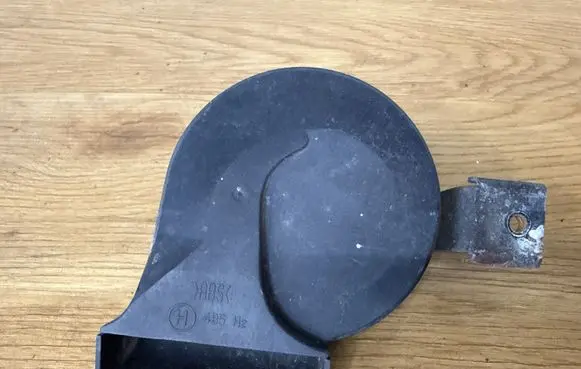 Volvo V70 Horn signal E349042