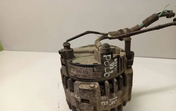 Volkswagen Polo III 6N 6N2 6NF Generator/alternator 037903025T