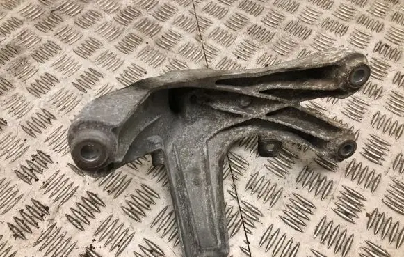 Audi Q5 SQ5 Engine mounting bracket