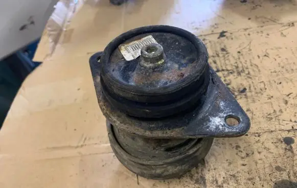 Seat Inca (6k) Gearbox mount 1H0199262B 000000009981 103011755