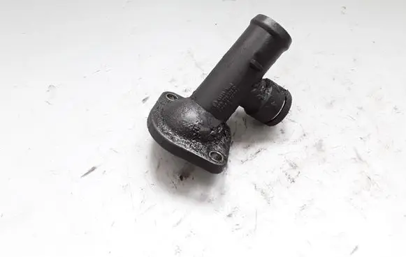 Volkswagen PASSAT B6 Engine coolant pipe/hose 03G121121D