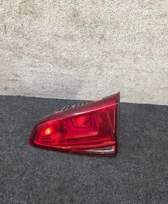 Tailgate rear/tail lights