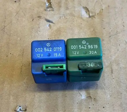 Mercedes-Benz E W124 Other relay 0015429619 0025420119