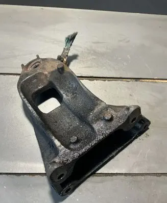 BMW 7 E65 E66 Engine mounting bracket 6769260