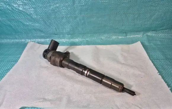 Audi A4 S4 B8 8K Fuel injector 03L130277J