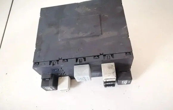 Volkswagen PASSAT B6 Fuse box set 3c0937049j