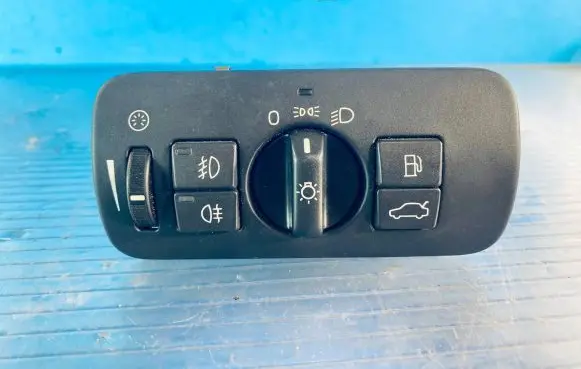 Volvo V70 Light switch 30739414