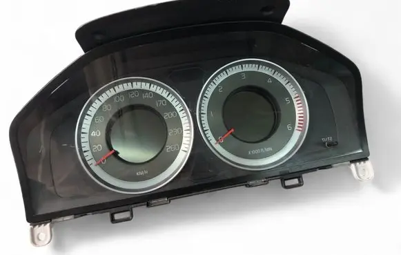 Volvo V70 Speedometer (instrument cluster) 31327582AA