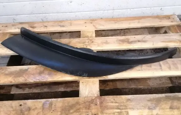 Front bumper lip