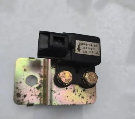 Hyundai Santa Fe Airbag deployment crash/impact sensor 95640M3110 X2T25271 12V2921