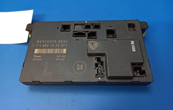 Mercedes-Benz E W211 Door control unit/module 2118207526