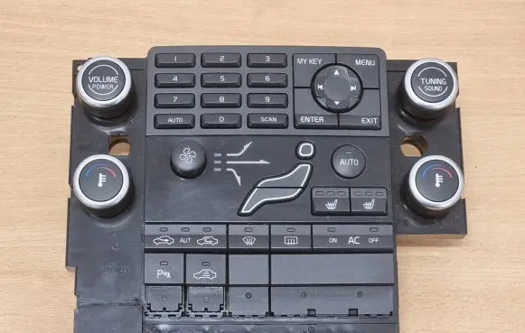 Volvo V70 Climate control unit 30782281
