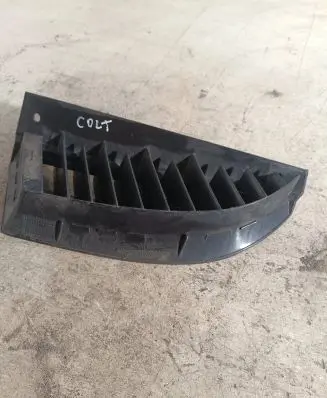 Mitsubishi Colt Bonnet/hood grill 
