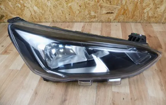 Ford Focus Headlight/headlamp JX7B13W029CE