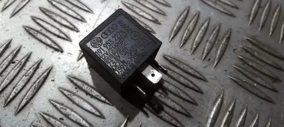Volkswagen PASSAT B3 Other relay 191953227a