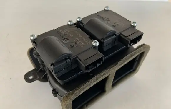 Audi Q7 4L Air intake duct part 7L0820526C 4F0820511B