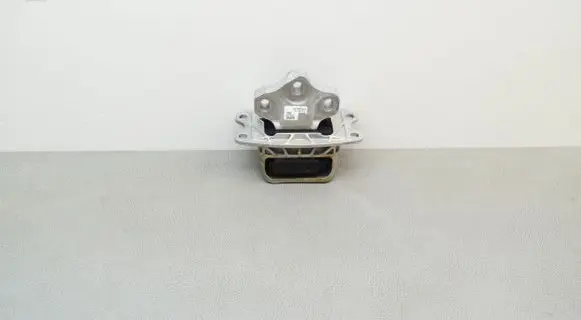 BMW 1 F40 Engine mount bracket 6853445