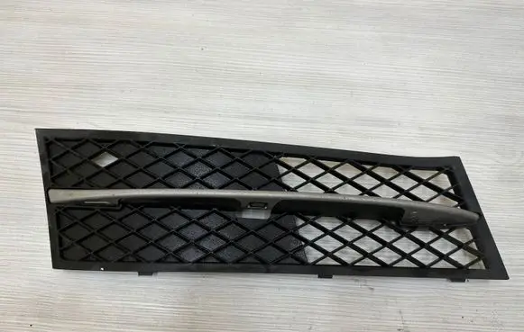 BMW 5 E60 E61 Front bumper lower grill 51117200700 7200700