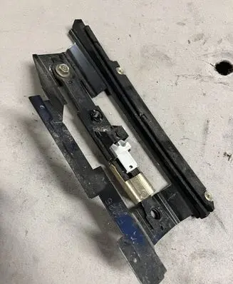 Opel Frontera B Seat belt adjustment rail F4125