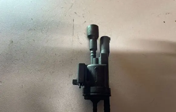 Mercedes-Benz E W212 Turbo solenoid valve 0025401497