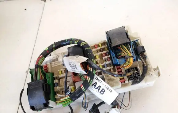 Ford Focus C-MAX Fuse box set 7m5t14a073cb 7m5t-14a073-cb