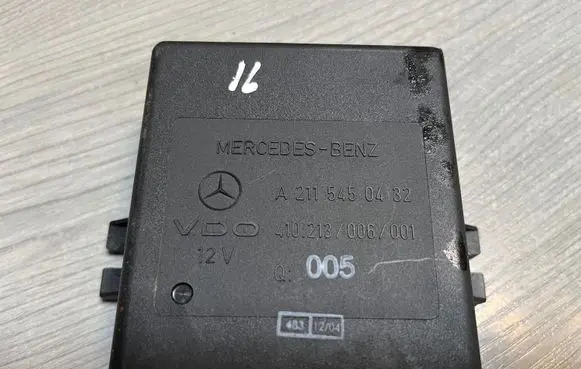 Mercedes-Benz E W211 Air suspension control unit module (rear) A2115450432