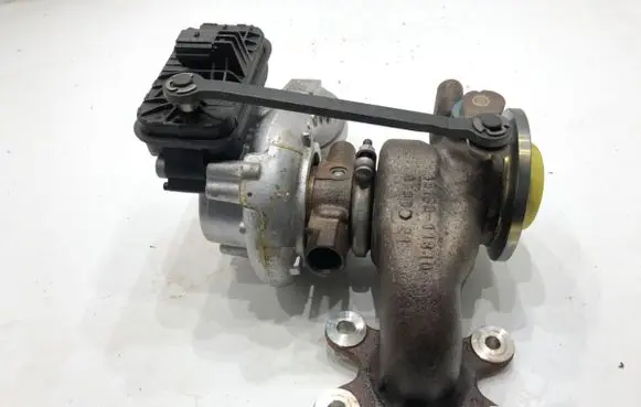 Audi Q3 F3 Turbo 05E145701K