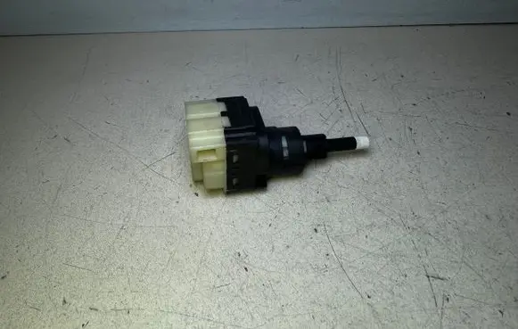 Audi A4 S4 B7 8E 8H Brake pedal sensor switch 24761 FAEW15