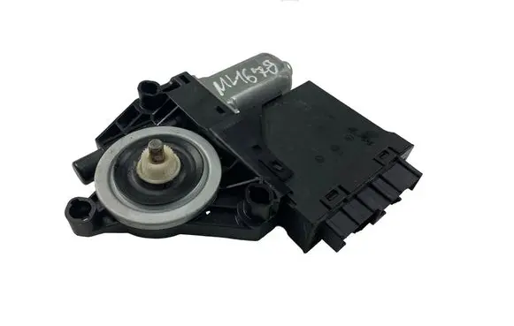 Volvo XC90 Front door window regulator motor 31674755
