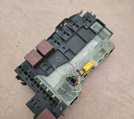Renault Clio II Fuse box set P7700411318C 216246539D