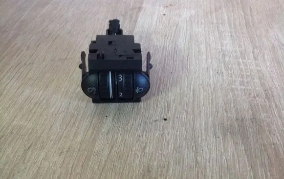 Volkswagen Golf V Headlight level height control switch 1K0941333