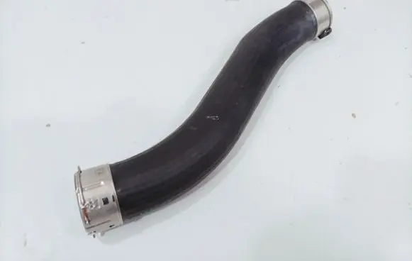 BMW 5 G30 G31 Intercooler hose/pipe 8665700
