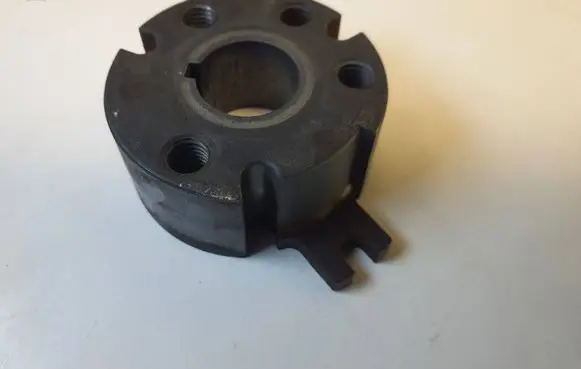 Volkswagen PASSAT B6 Fuel pump gear (pulley) 03L130238