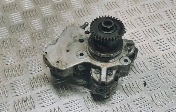Mercedes-Benz GLK (X204) Fuel injection high pressure pump A6420700501 A6420100004
