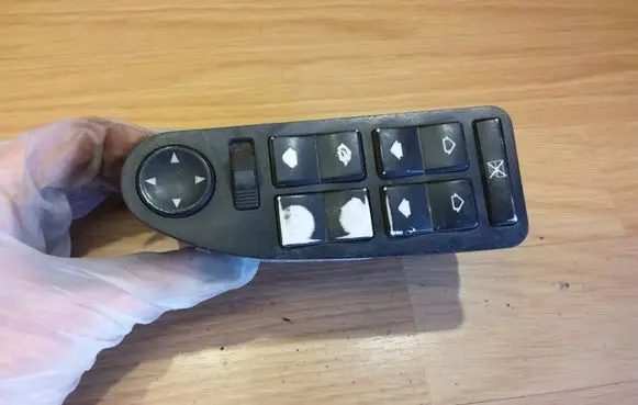 BMW 5 E39 Electric window control switch 61318368952